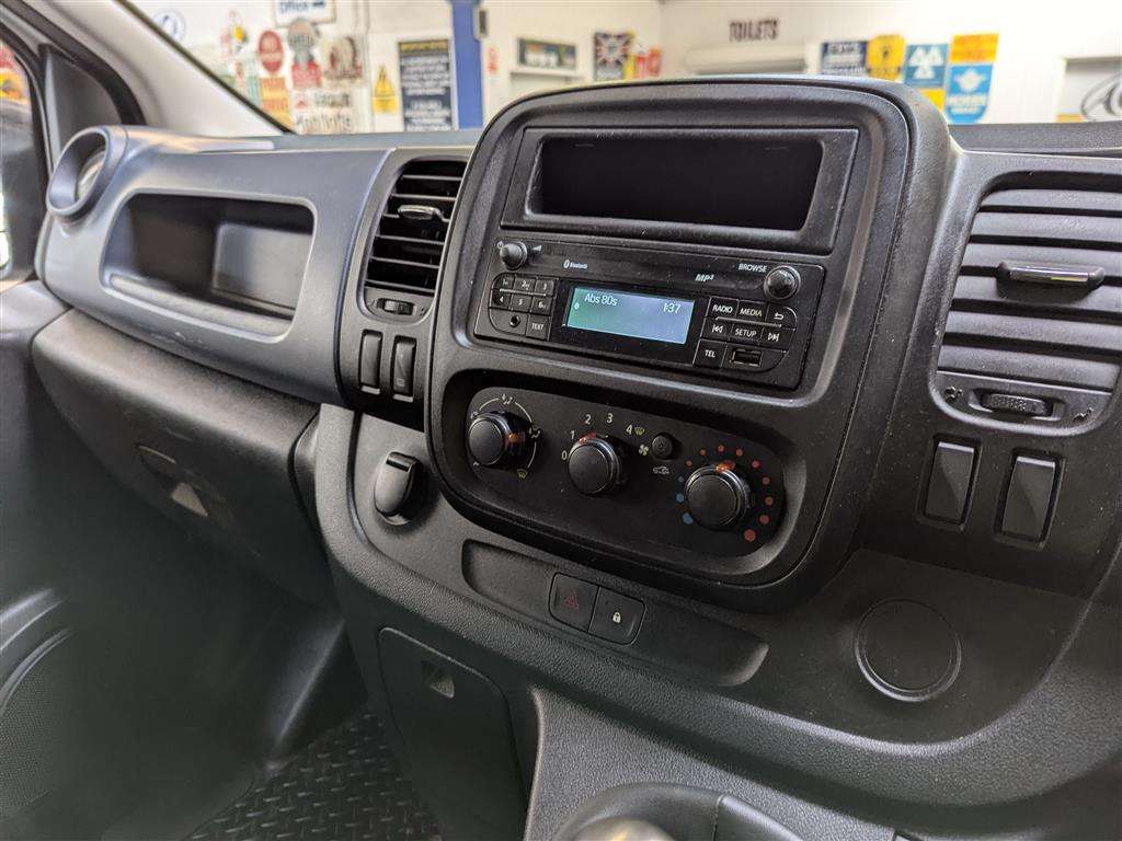 <p>2017 VAUXHALL VIVARO 2700 CDTI</p>