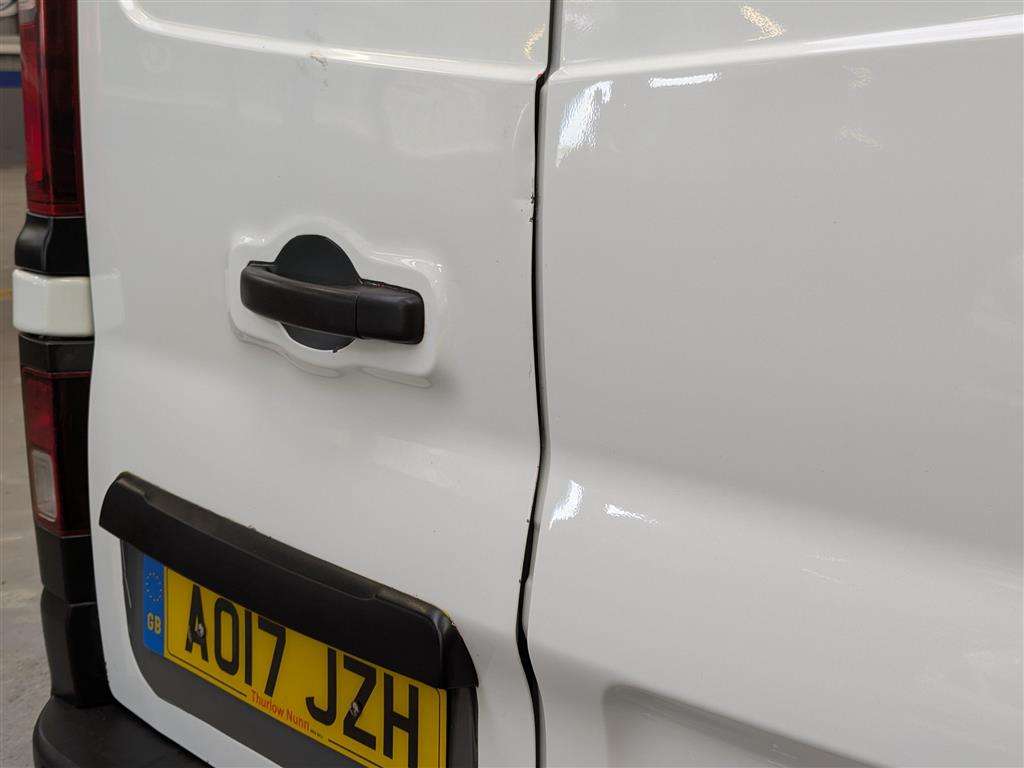 <p>2017 VAUXHALL VIVARO 2700 CDTI</p>