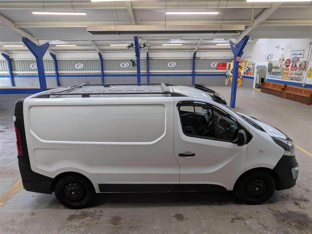 <p>2017 VAUXHALL VIVARO 2700 CDTI</p>