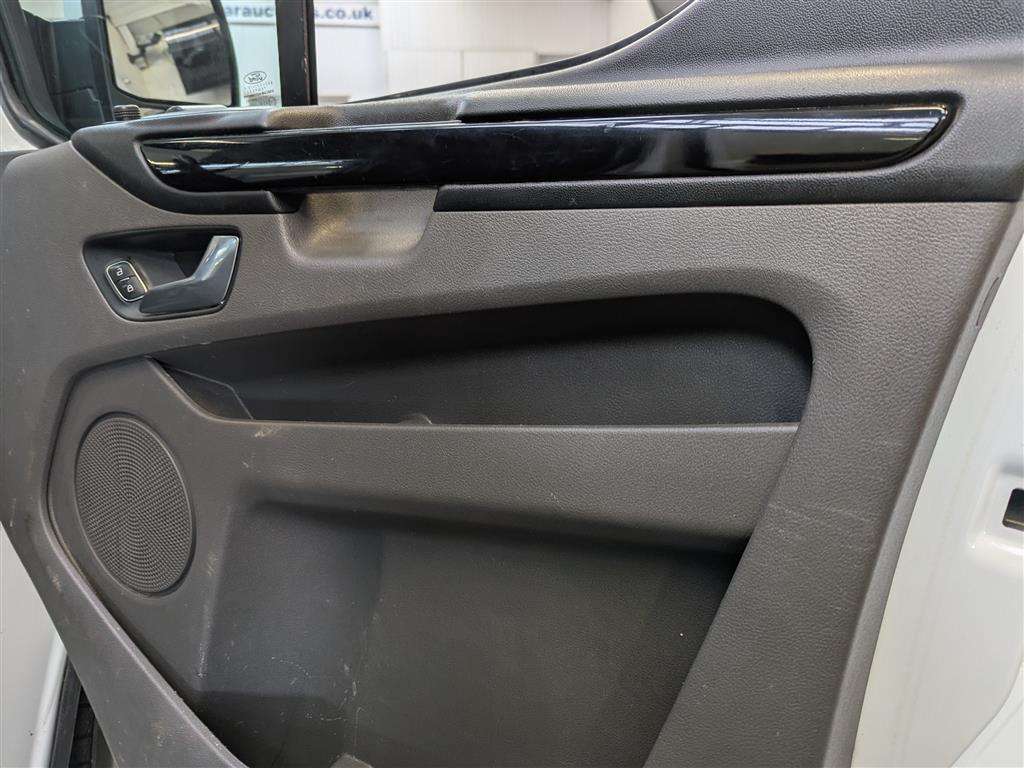 <p>2020 FORD TRANSIT CUSTOM 300LIMITD</p>