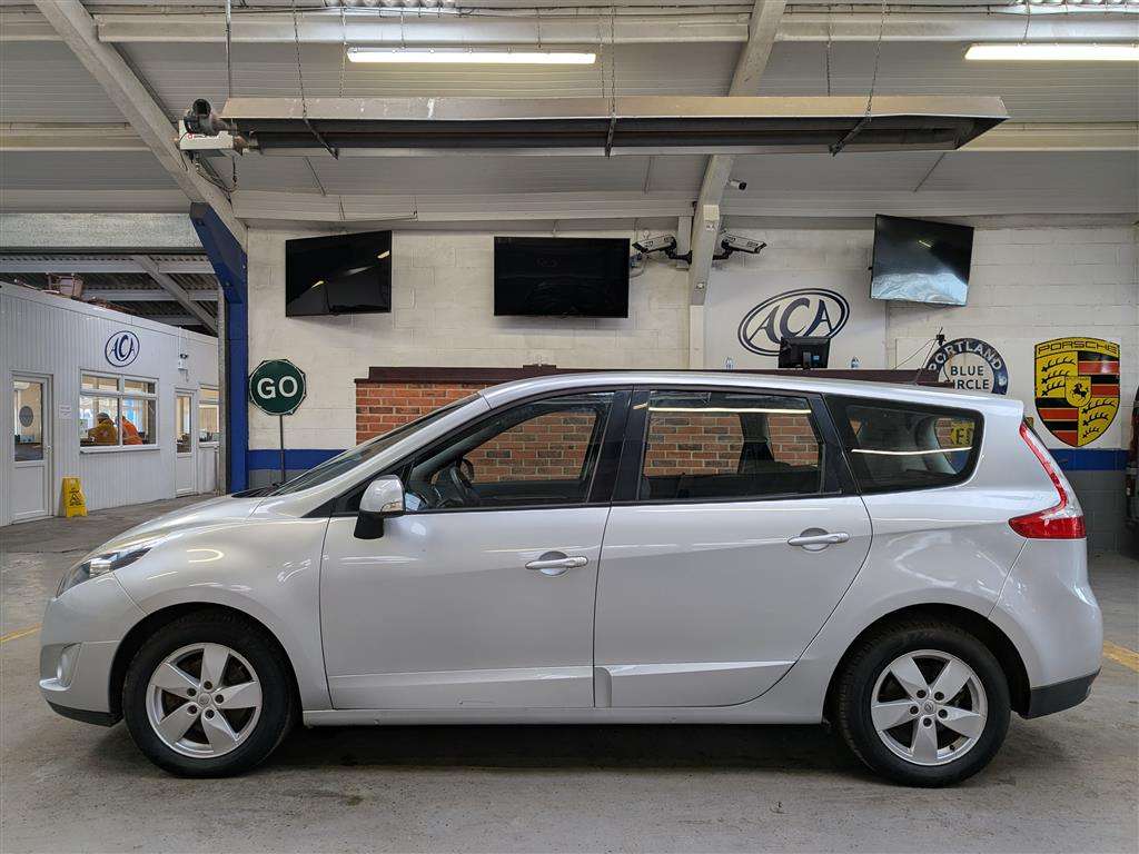 <p>2010 RENAULT G SCENIC DY-IQUE TTOM DCI</p>