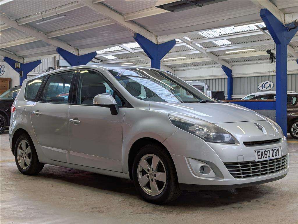 <p>2010 RENAULT G SCENIC DY-IQUE TTOM DCI</p>