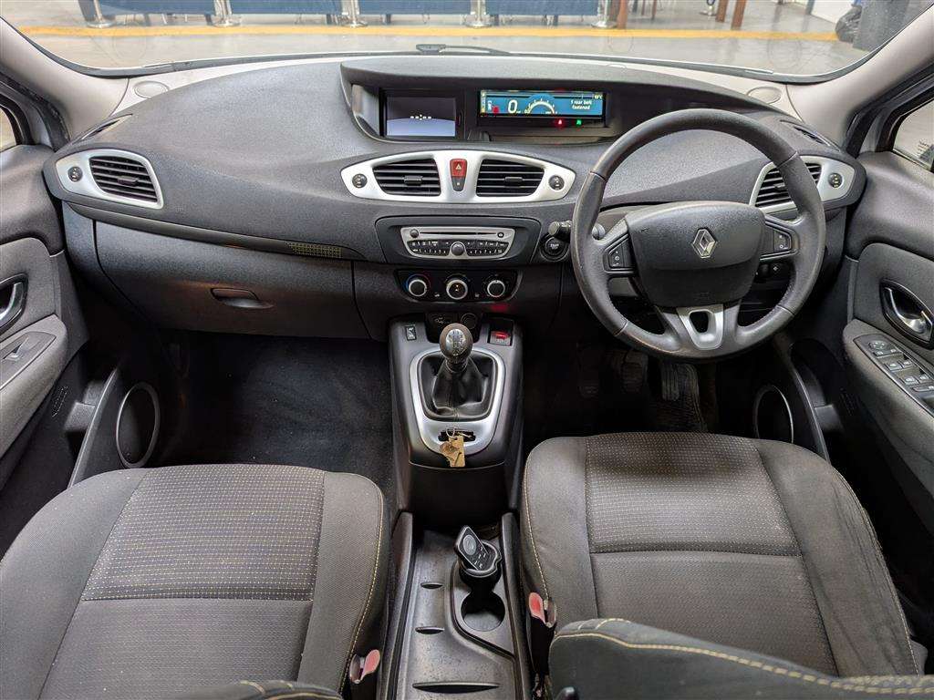 <p>2010 RENAULT G SCENIC DY-IQUE TTOM DCI</p>