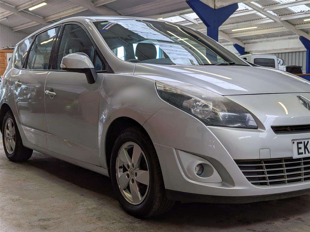<p>2010 RENAULT G SCENIC DY-IQUE TTOM DCI</p>