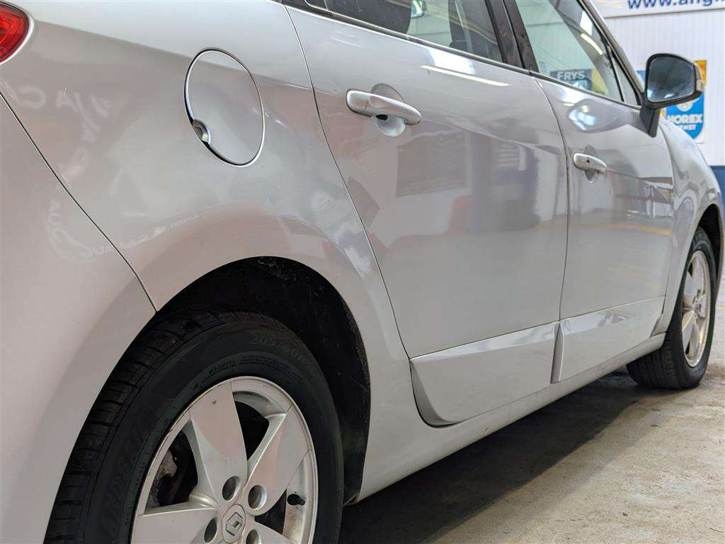 <p>2010 RENAULT G SCENIC DY-IQUE TTOM DCI</p>