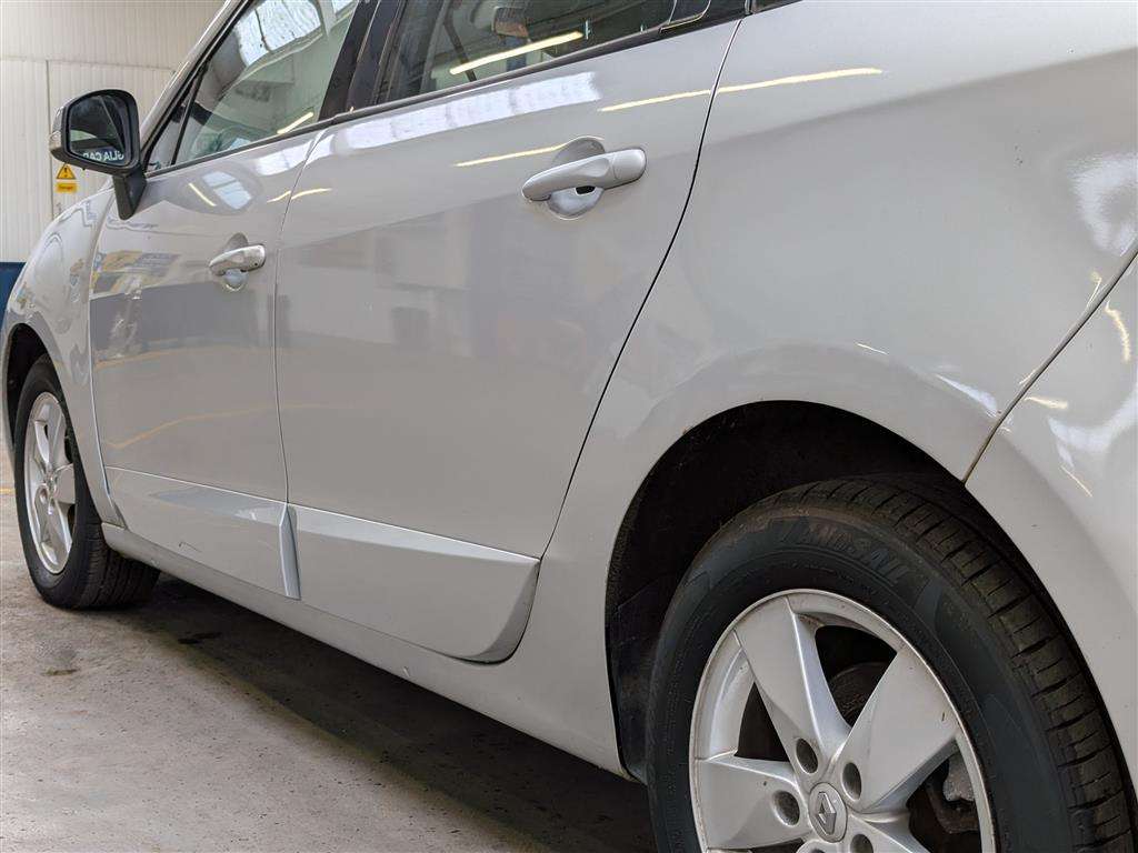 <p>2010 RENAULT G SCENIC DY-IQUE TTOM DCI</p>