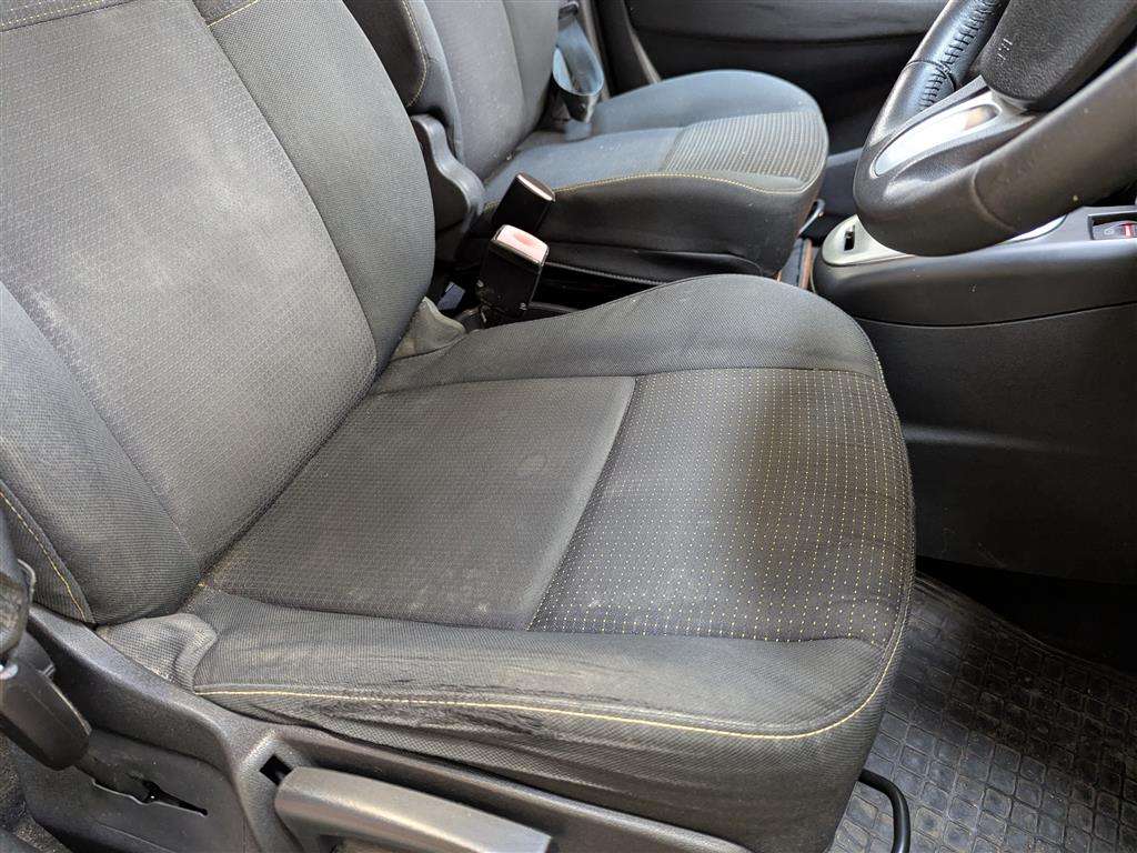 <p>2010 RENAULT G SCENIC DY-IQUE TTOM DCI</p>