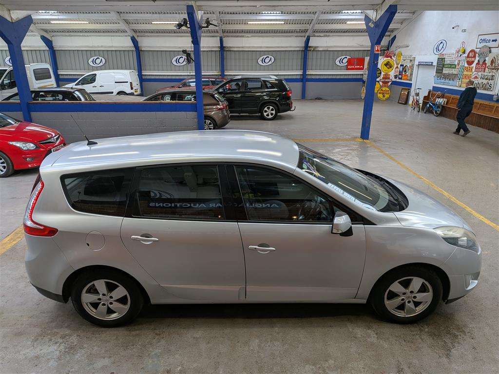 <p>2010 RENAULT G SCENIC DY-IQUE TTOM DCI</p>