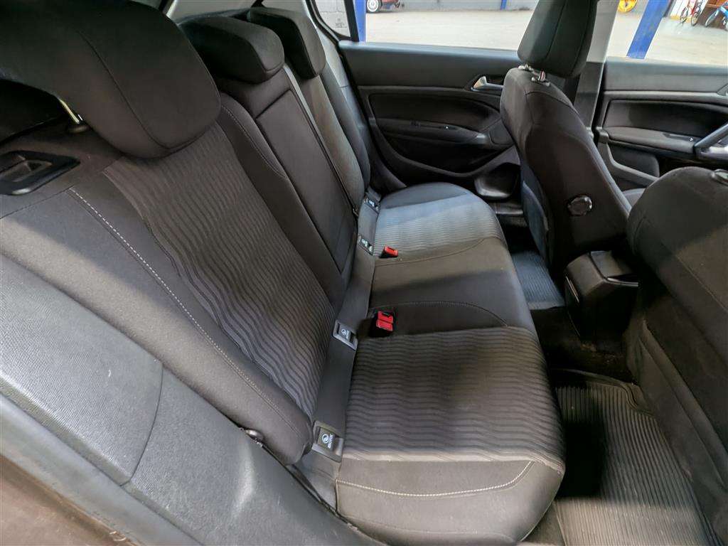 <p>2015 PEUGEOT 308 ACTIVE BLUE HDI</p>