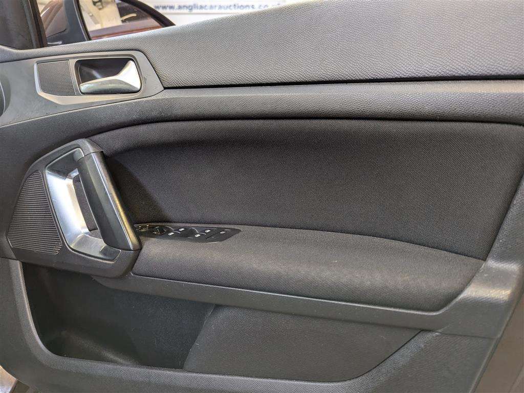 <p>2015 PEUGEOT 308 ACTIVE BLUE HDI</p>