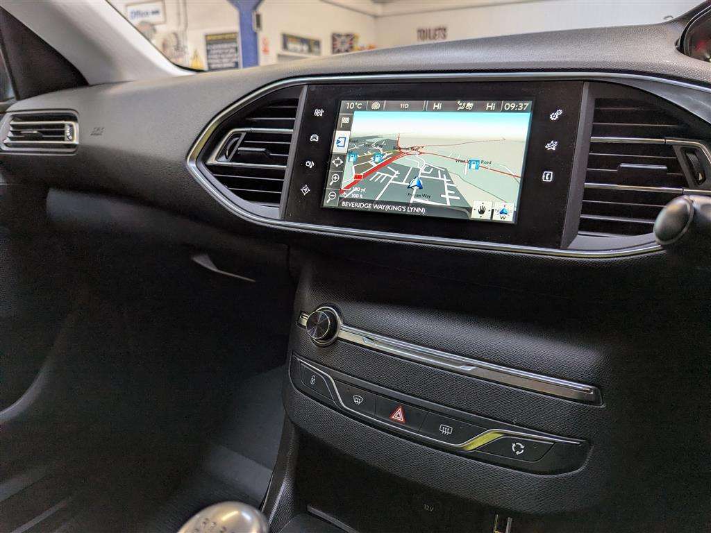 <p>2015 PEUGEOT 308 ACTIVE BLUE HDI</p>