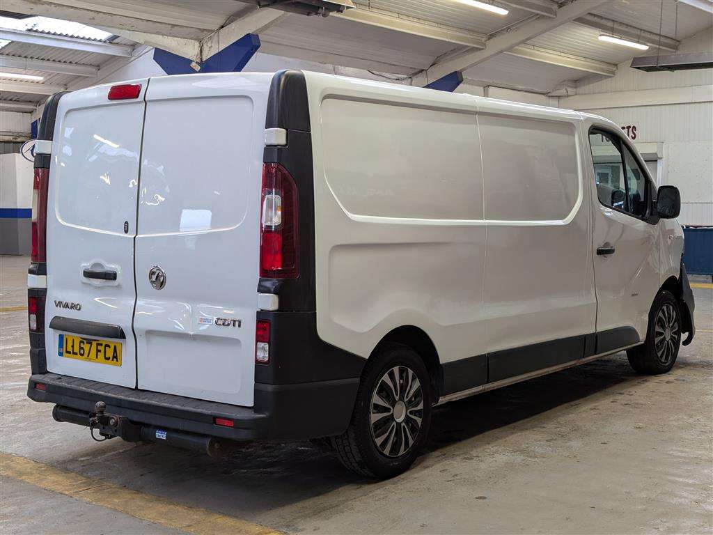 <p>2017 VAUXHALL VIVARO 2900 CDTI</p>