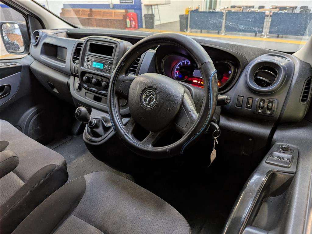 <p>2017 VAUXHALL VIVARO 2900 CDTI</p>