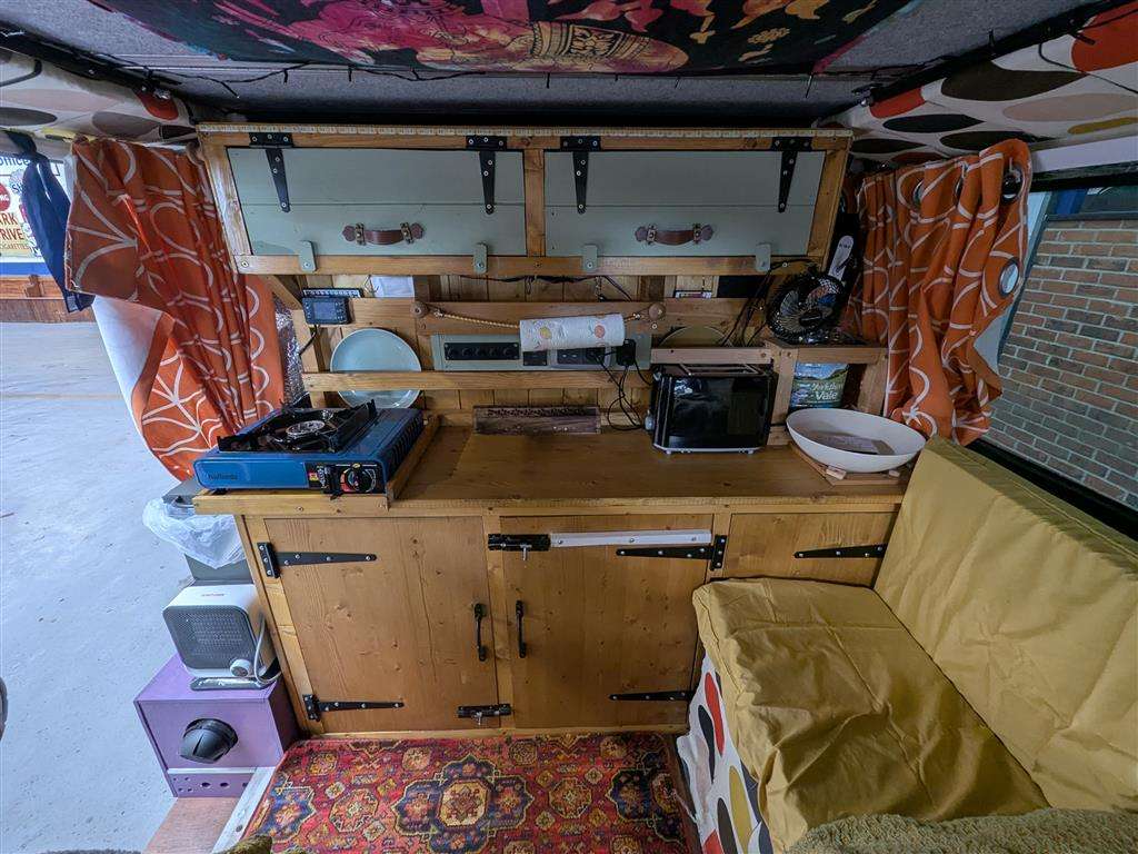 <p>2015 VAUXHALL VIVARO 2700 CDTI CAMPERVAN&nbsp;</p>