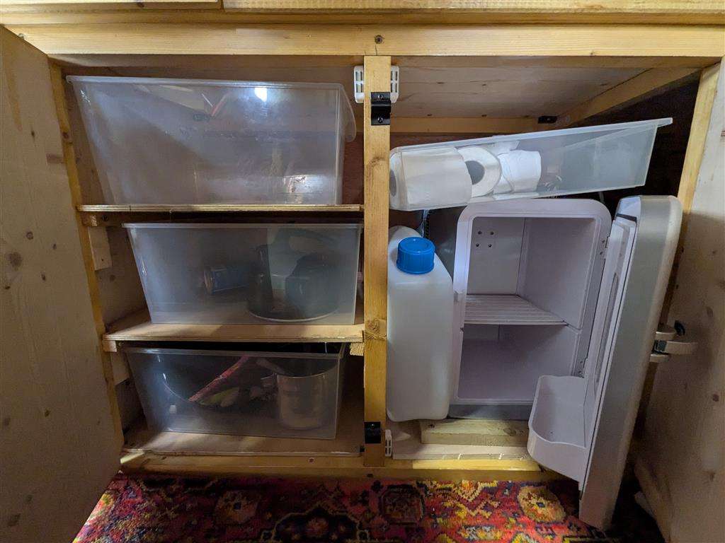 <p>2015 VAUXHALL VIVARO 2700 CDTI CAMPERVAN&nbsp;</p>