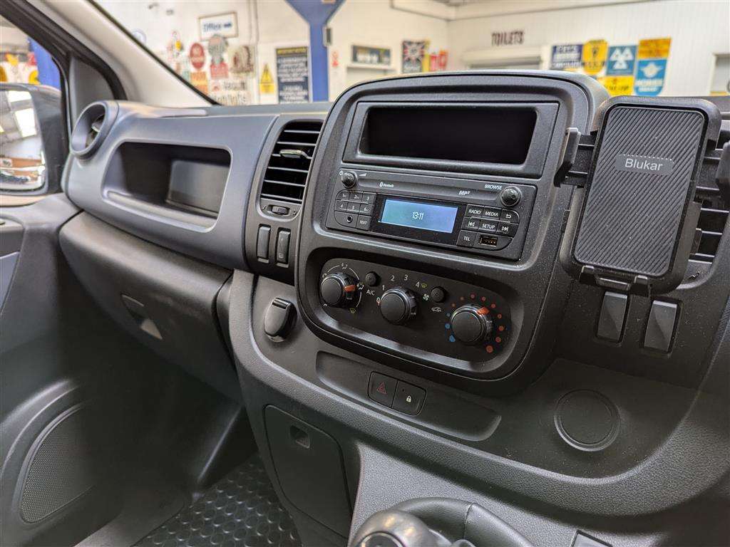 <p>2015 VAUXHALL VIVARO 2700 CDTI CAMPERVAN&nbsp;</p>