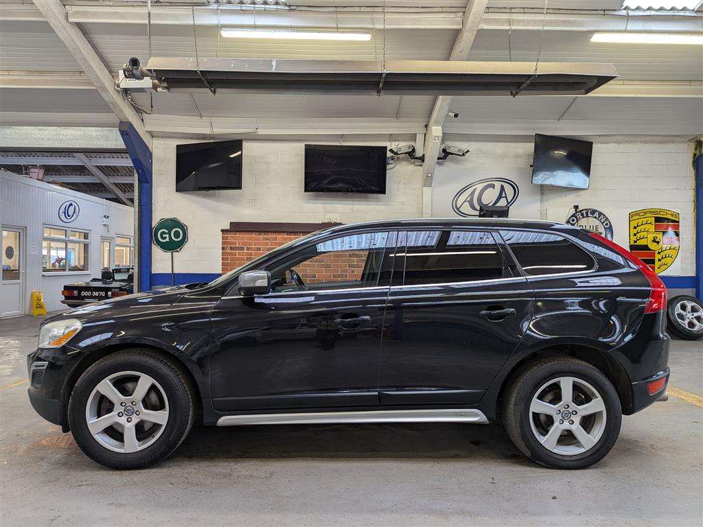 <p>2013 VOLVO XC60 R-DESIGN D5 AWD AUTO</p>