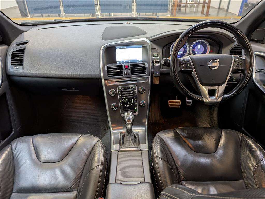 <p>2013 VOLVO XC60 R-DESIGN D5 AWD AUTO</p>