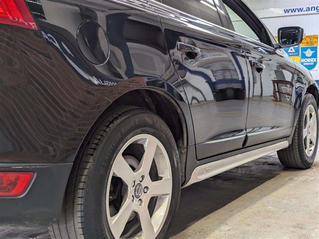 <p>2013 VOLVO XC60 R-DESIGN D5 AWD AUTO</p>