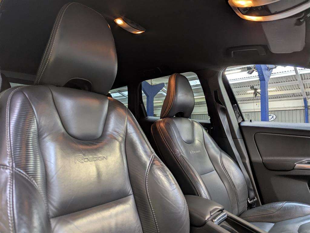 <p>2013 VOLVO XC60 R-DESIGN D5 AWD AUTO</p>