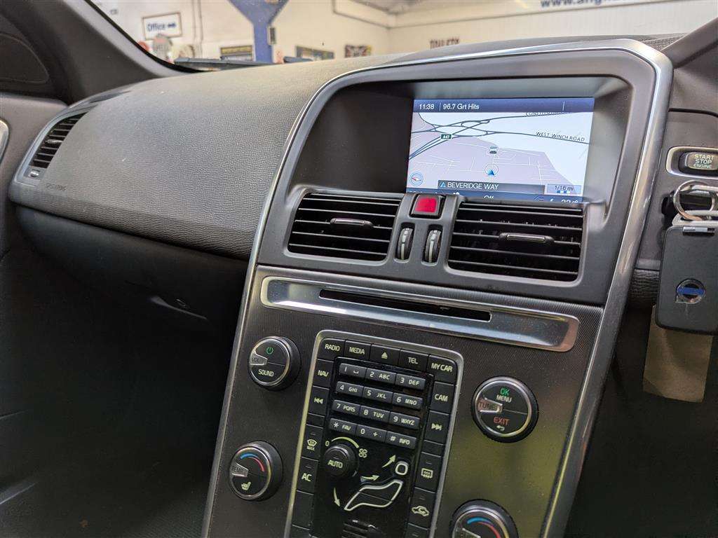 <p>2013 VOLVO XC60 R-DESIGN D5 AWD AUTO</p>