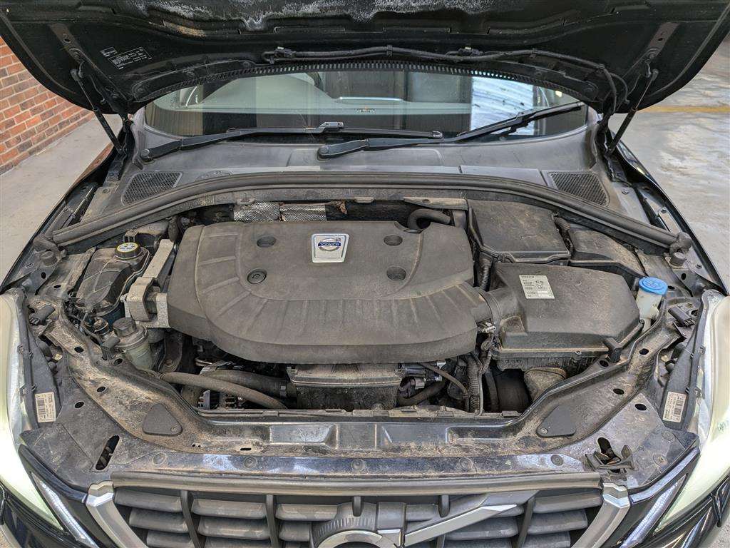 <p>2013 VOLVO XC60 R-DESIGN D5 AWD AUTO</p>