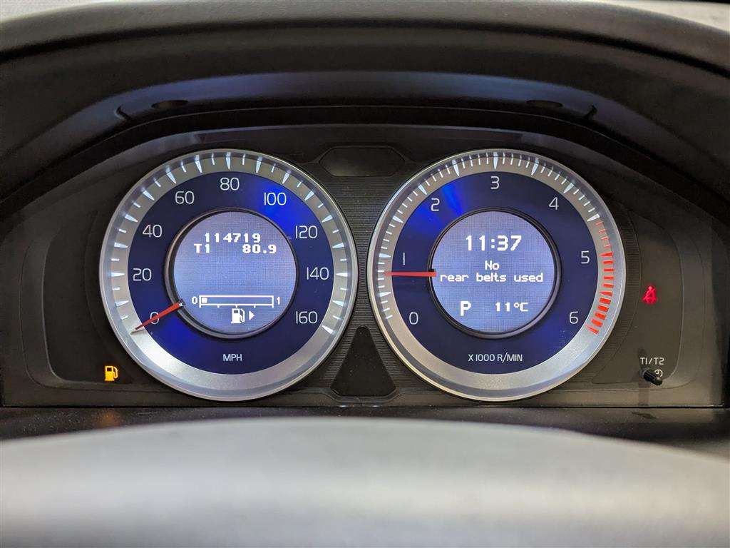 <p>2013 VOLVO XC60 R-DESIGN D5 AWD AUTO</p>