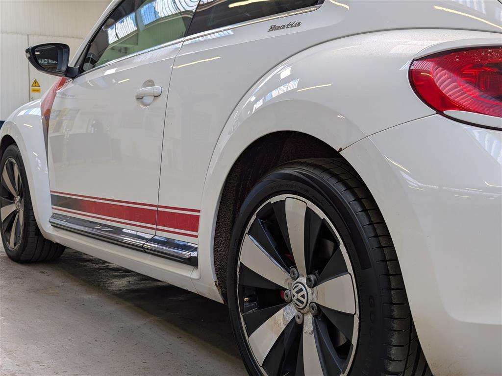 <p>2012 VOLKSWAGEN BEETLE SPORT TSI</p>