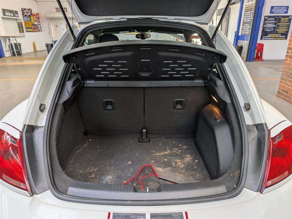 <p>2012 VOLKSWAGEN BEETLE SPORT TSI</p>