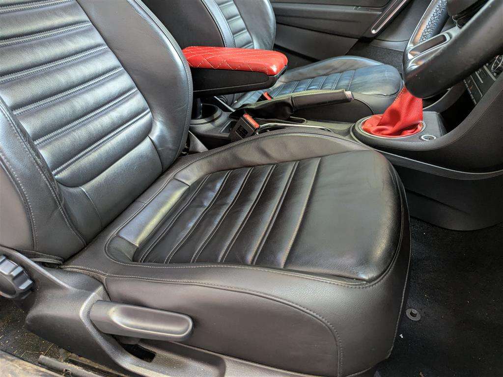 <p>2012 VOLKSWAGEN BEETLE SPORT TSI</p>