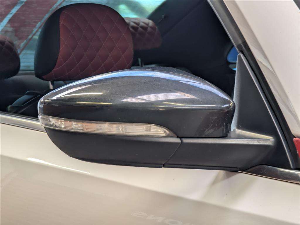 <p>2012 VOLKSWAGEN BEETLE SPORT TSI</p>