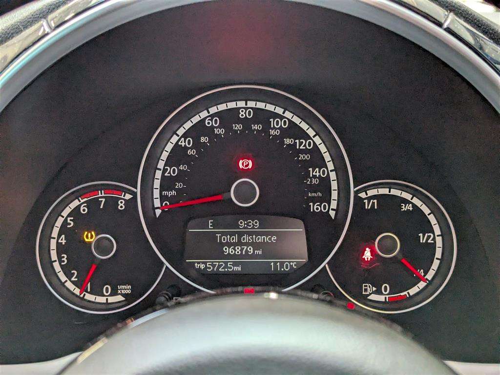 <p>2012 VOLKSWAGEN BEETLE SPORT TSI</p>