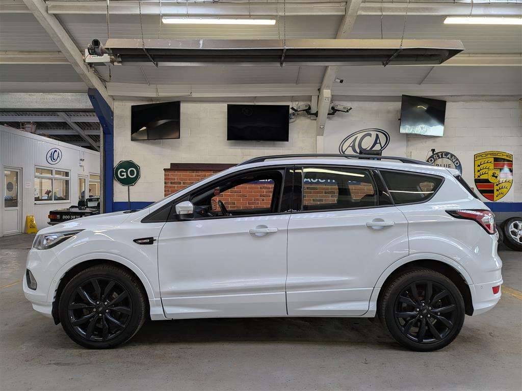 <p>2018 FORD KUGA ST-LINE X</p>