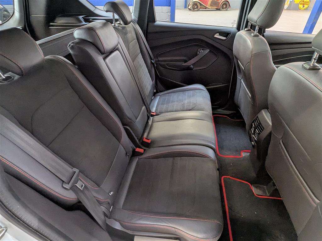 <p>2018 FORD KUGA ST-LINE X</p>