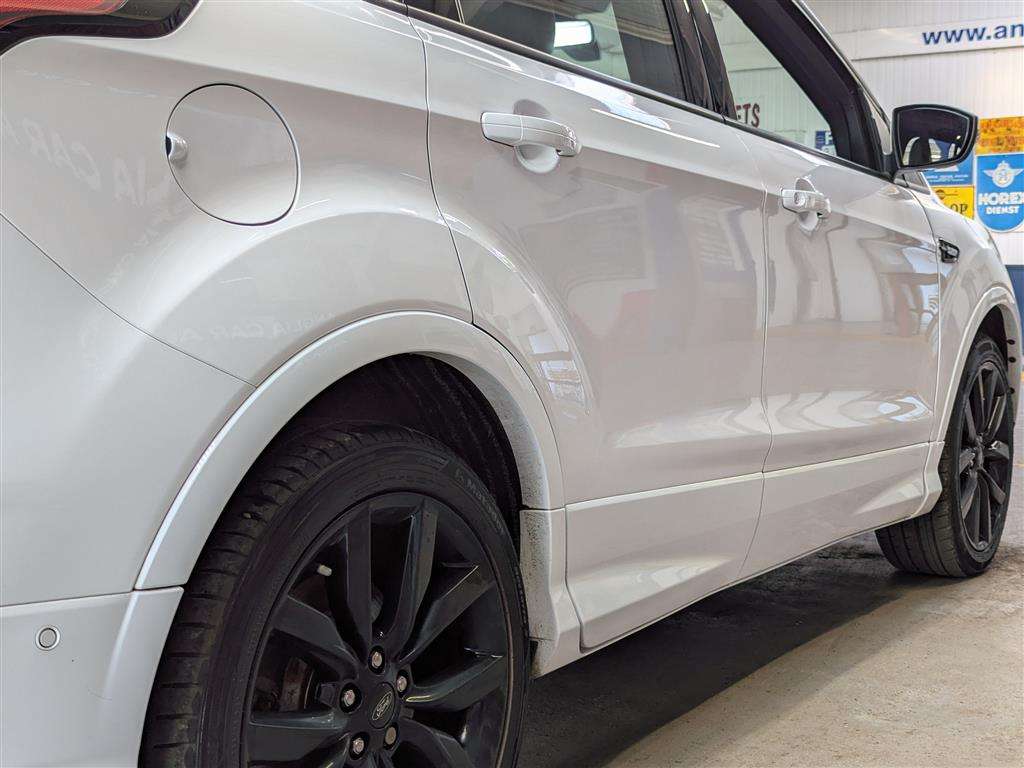 <p>2018 FORD KUGA ST-LINE X</p>