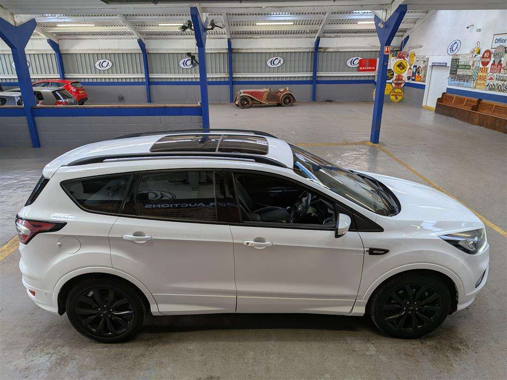 <p>2018 FORD KUGA ST-LINE X</p>