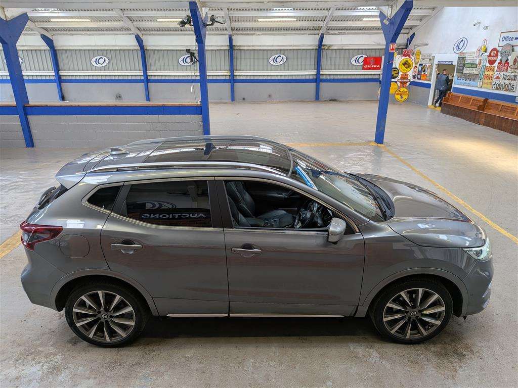 <p>2020 NISSAN QASHQAI TEKNA + DCI S-A</p>