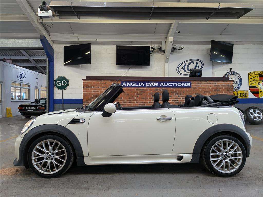 <p>2014 MINI COOPER</p>