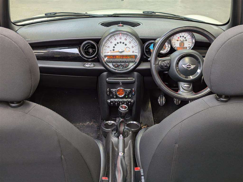 <p>2014 MINI COOPER</p>