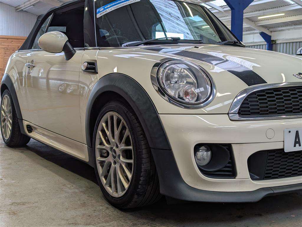 <p>2014 MINI COOPER</p>