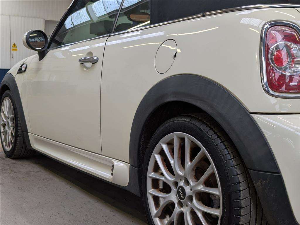 <p>2014 MINI COOPER</p>