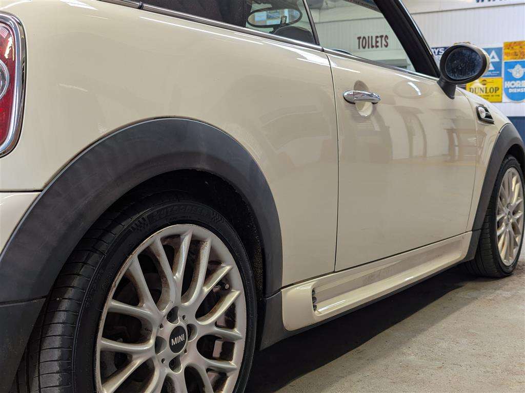 <p>2014 MINI COOPER</p>