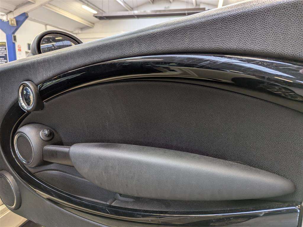 <p>2014 MINI COOPER</p>