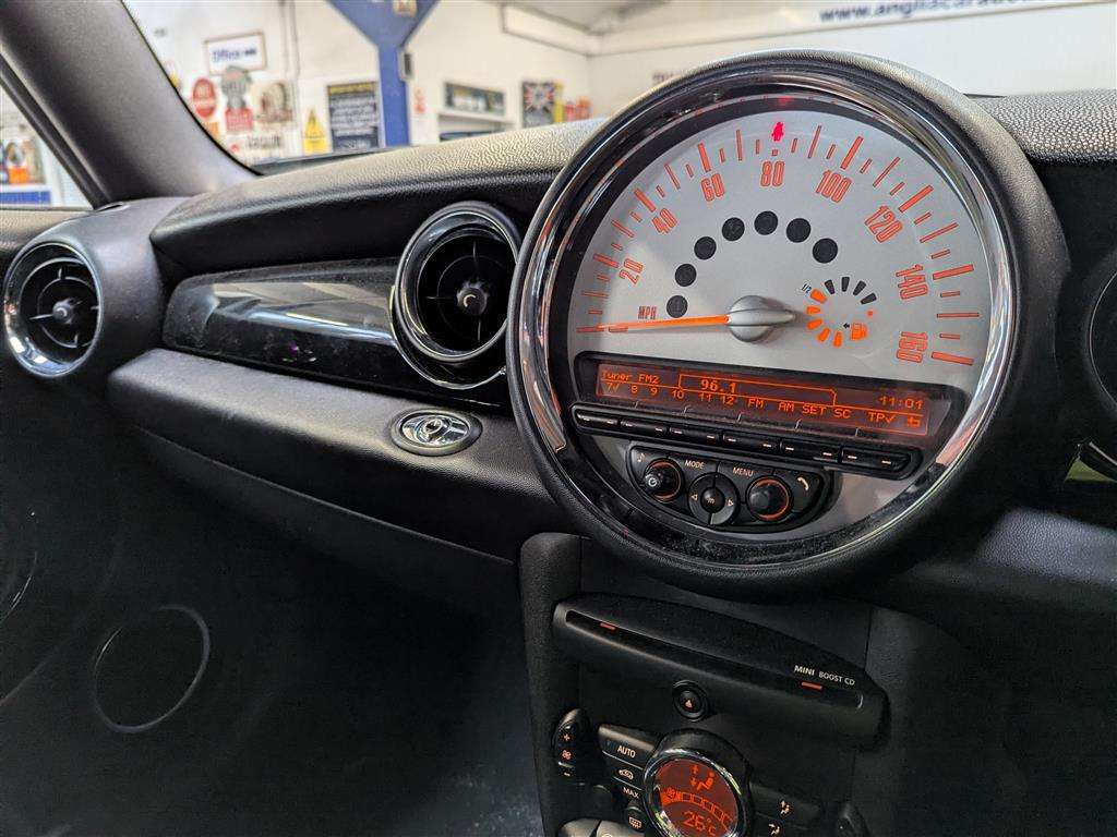 <p>2014 MINI COOPER</p>