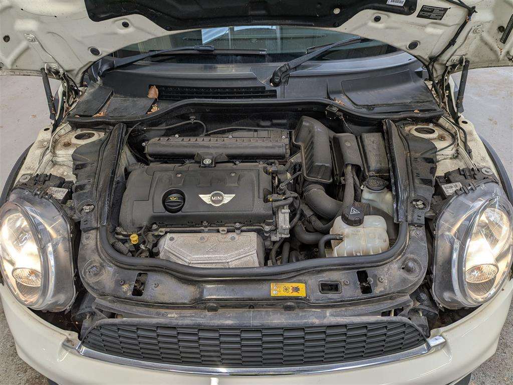 <p>2014 MINI COOPER</p>