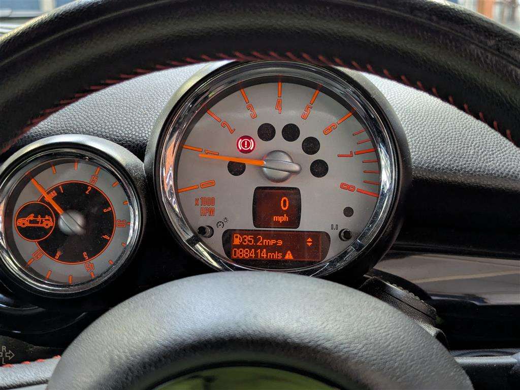 <p>2014 MINI COOPER</p>