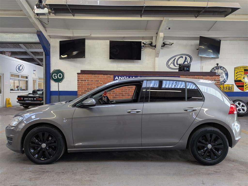 <p>2013 VOLKSWAGEN GOLF SE BLUEMOTION TECH T</p>