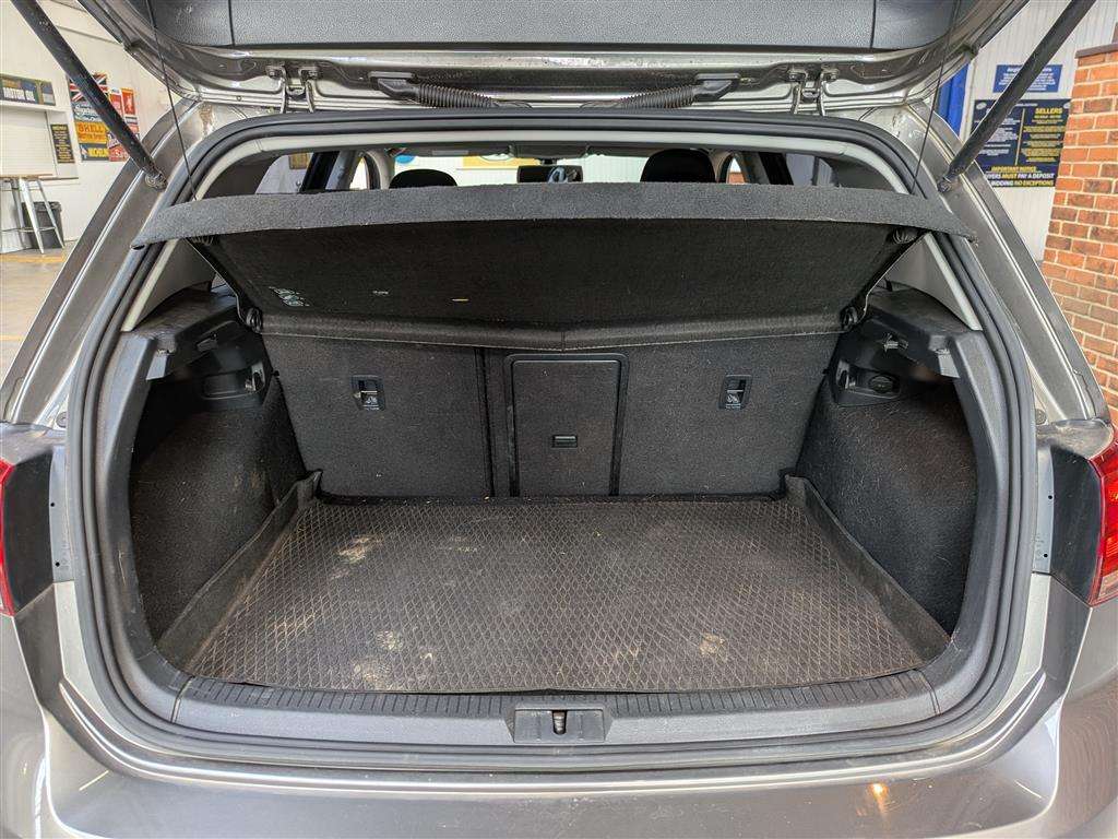 <p>2013 VOLKSWAGEN GOLF SE BLUEMOTION TECH T</p>