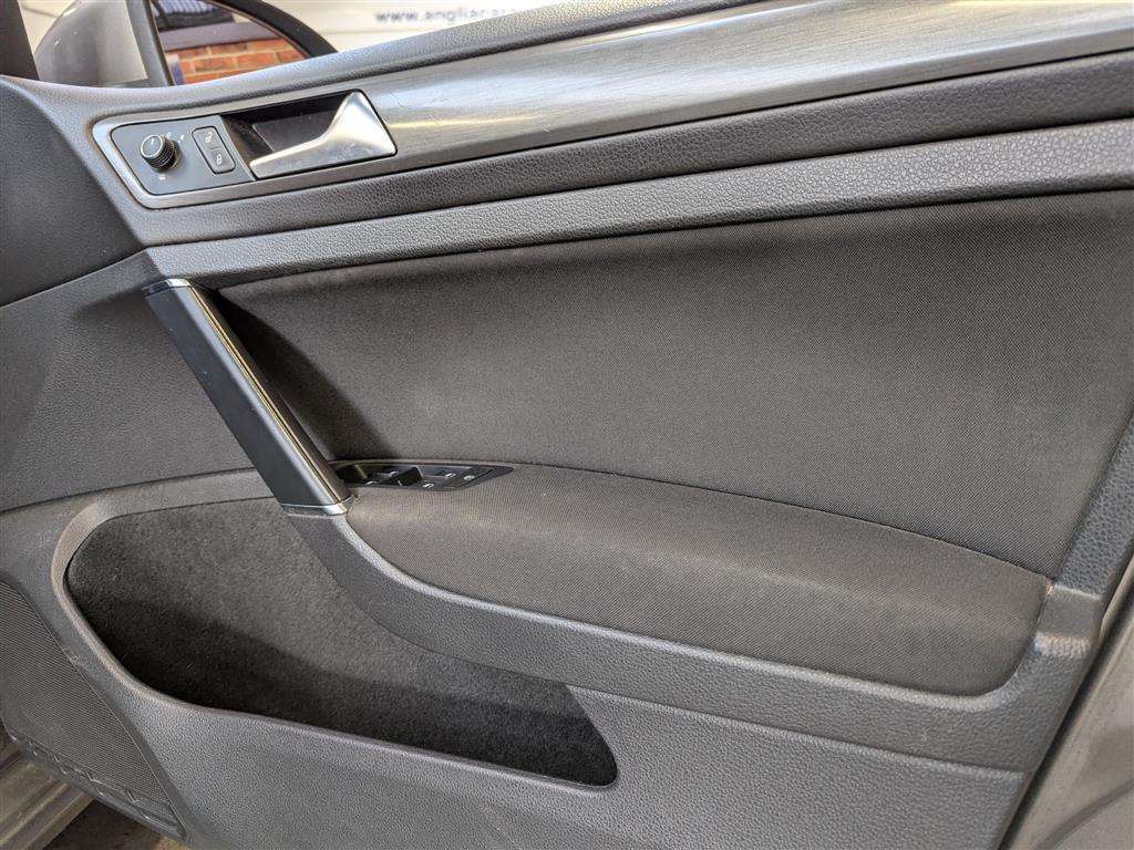 <p>2013 VOLKSWAGEN GOLF SE BLUEMOTION TECH T</p>