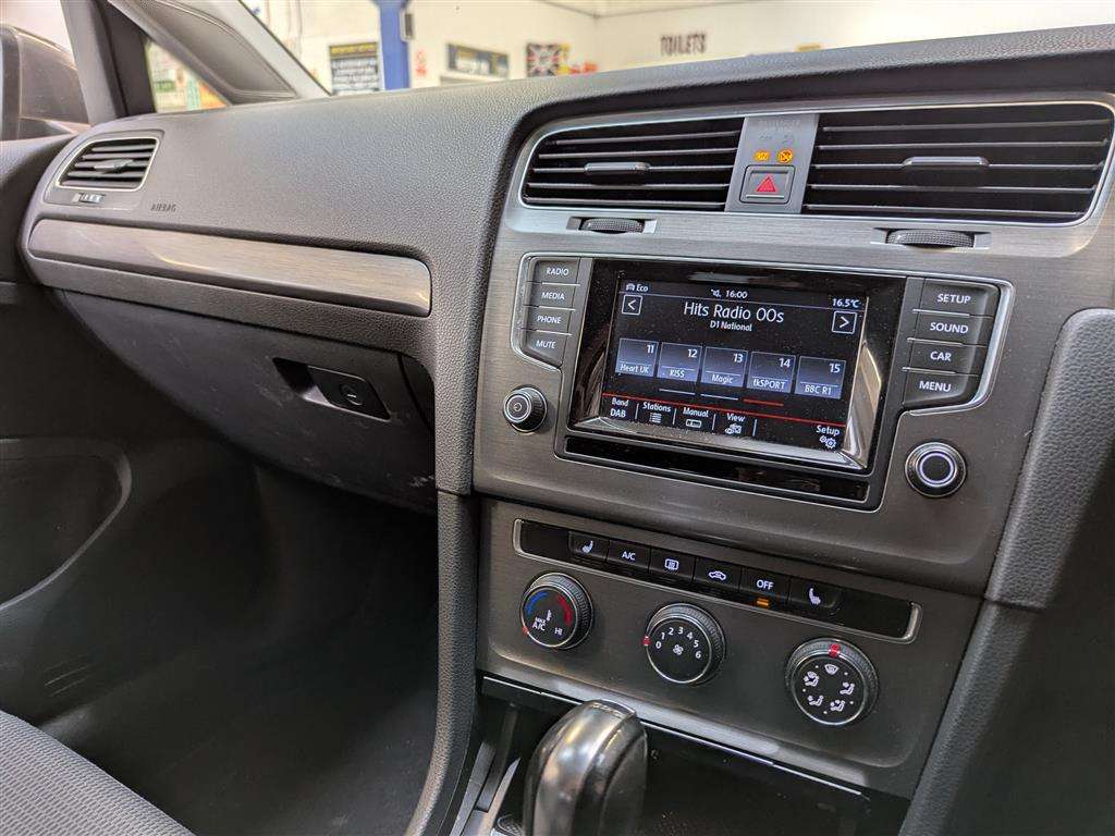 <p>2013 VOLKSWAGEN GOLF SE BLUEMOTION TECH T</p>